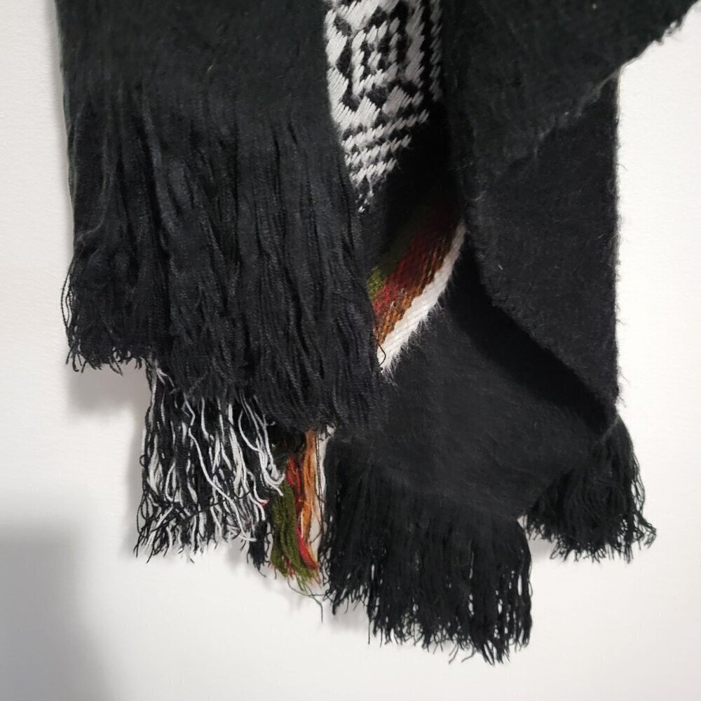 Gorgeous Artsy Aztec Boho Print Poncho Wrap Black Size OS - Picture 4 of 9